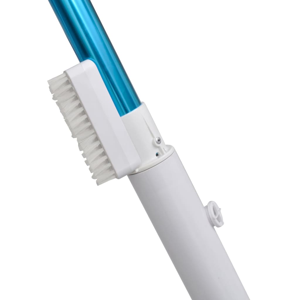 Automatic pool vacuum cleaner with batteries
