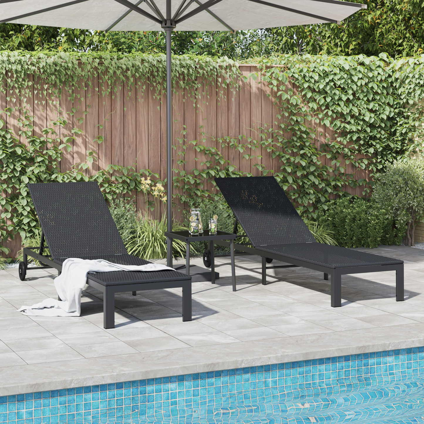 Espreguiçadeiras 2 pcs com Rodas e Mesa em Rattan Preto