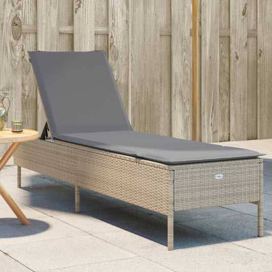 Beige PE wicker sun lounger with cushion